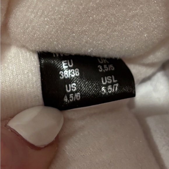 Women’s Moon Boots Vibrant Pink Winter Boots - Picture 10 of 10